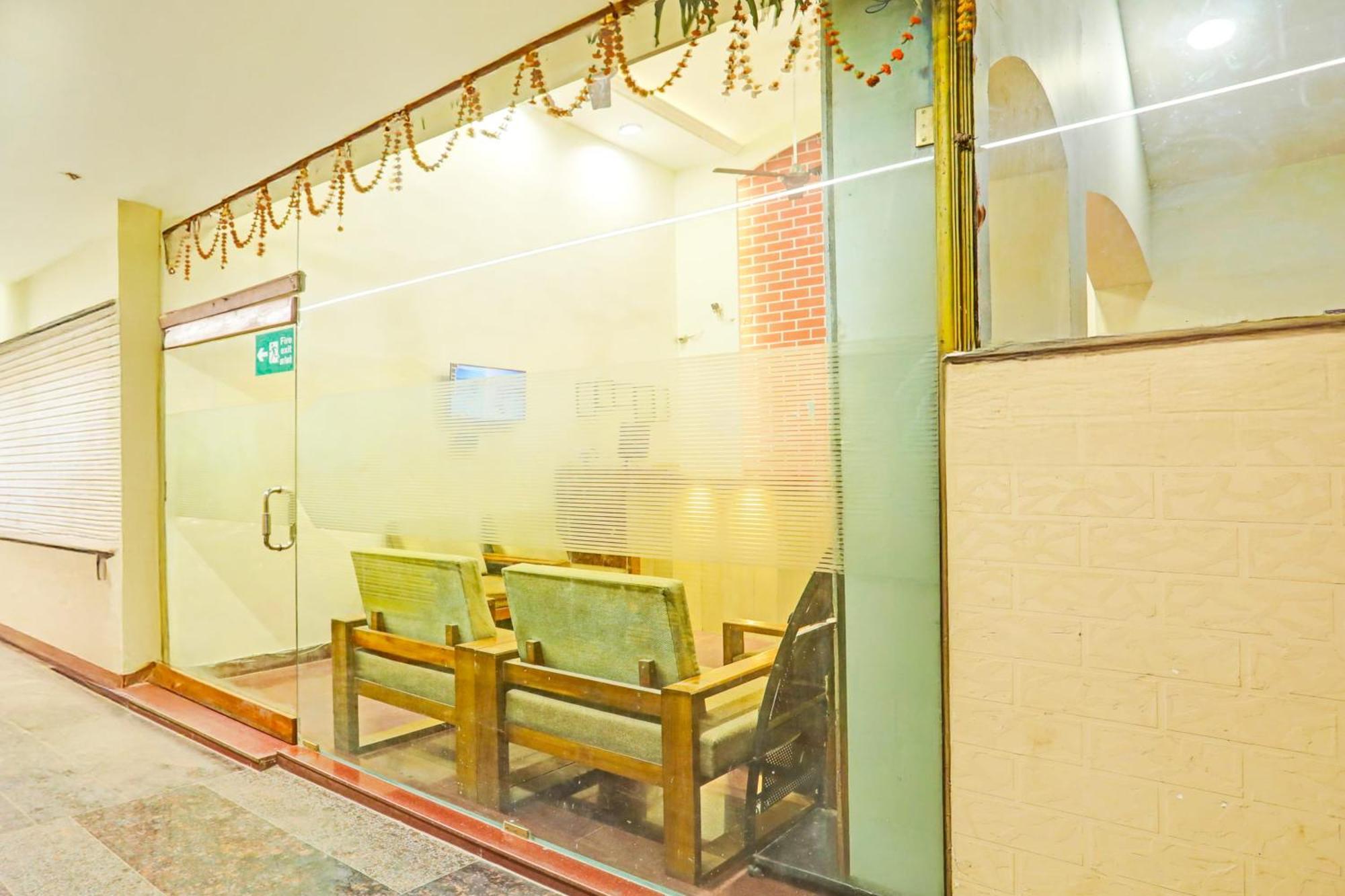 Oyo7859古鲁克里帕酒店 Rāipur 外观 照片