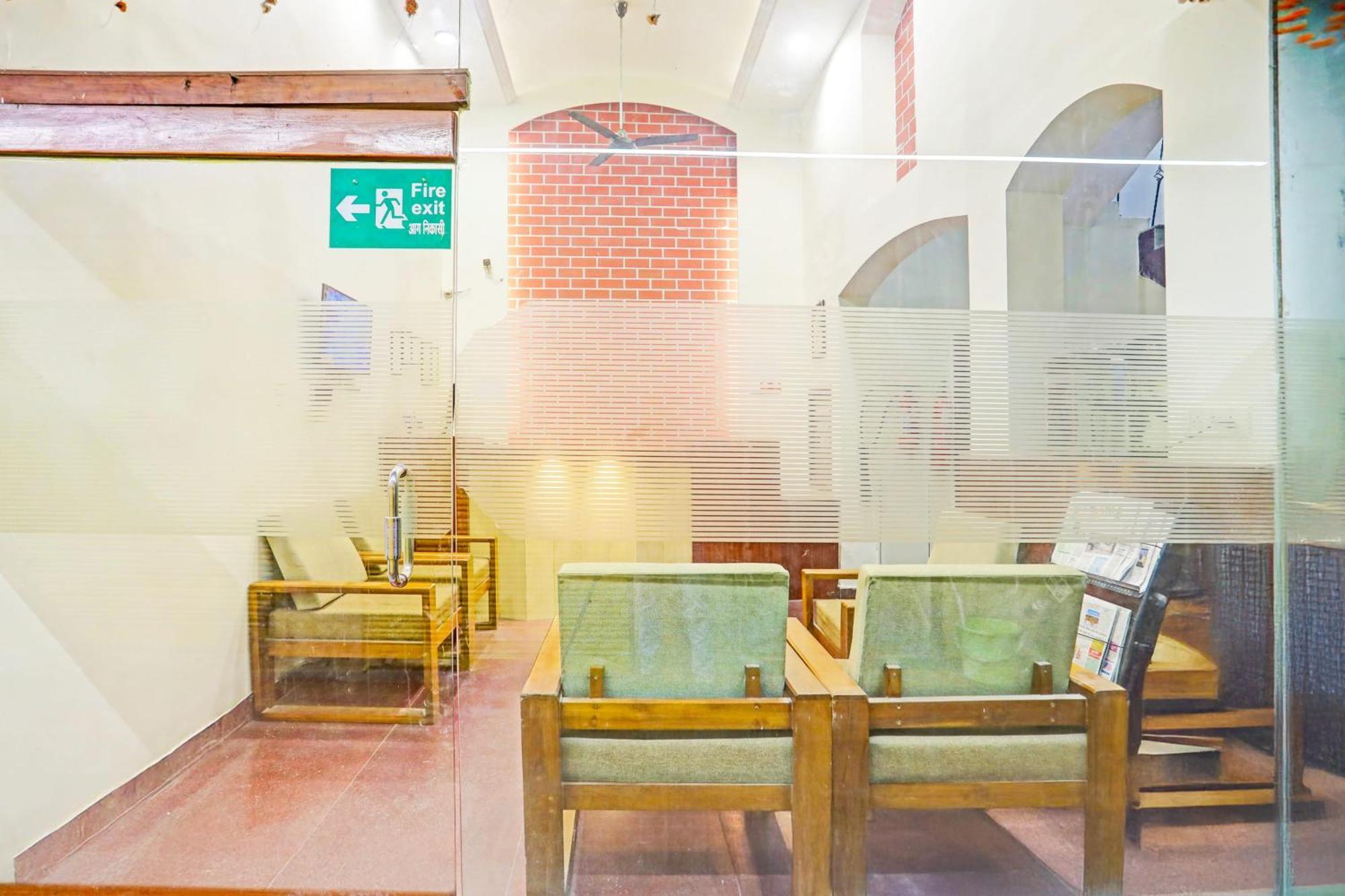 Oyo7859古鲁克里帕酒店 Rāipur 外观 照片
