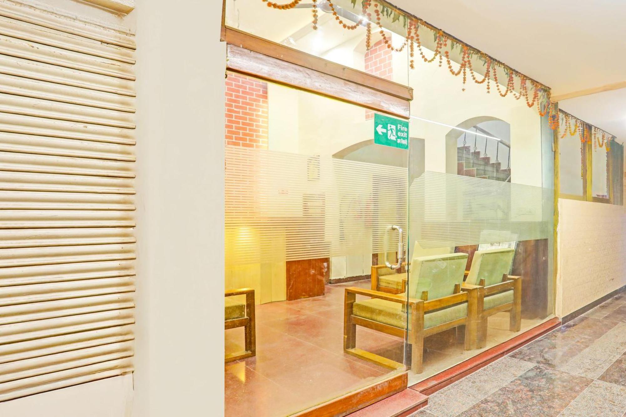 Oyo7859古鲁克里帕酒店 Rāipur 外观 照片